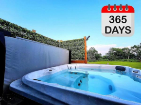 Relaxing Retreat Hot Tub , Sauna ,Free Parking